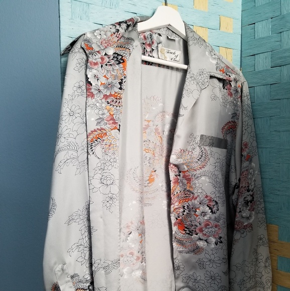 ~VINTAGE~ Button Up long sleve Silk Blazer! - Picture 3 of 8